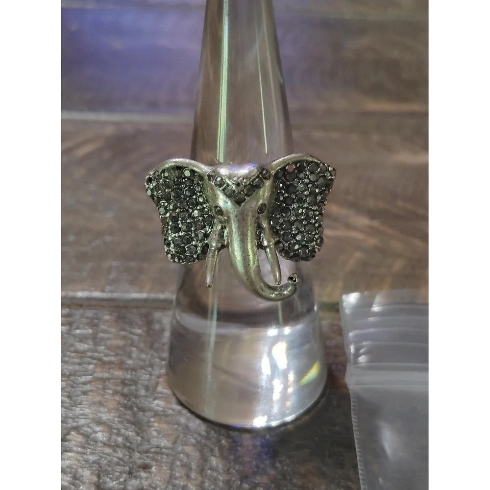 Lucky Brand Pave Crystal Elephant Statement Ring Womens Size 7 Silver Tone